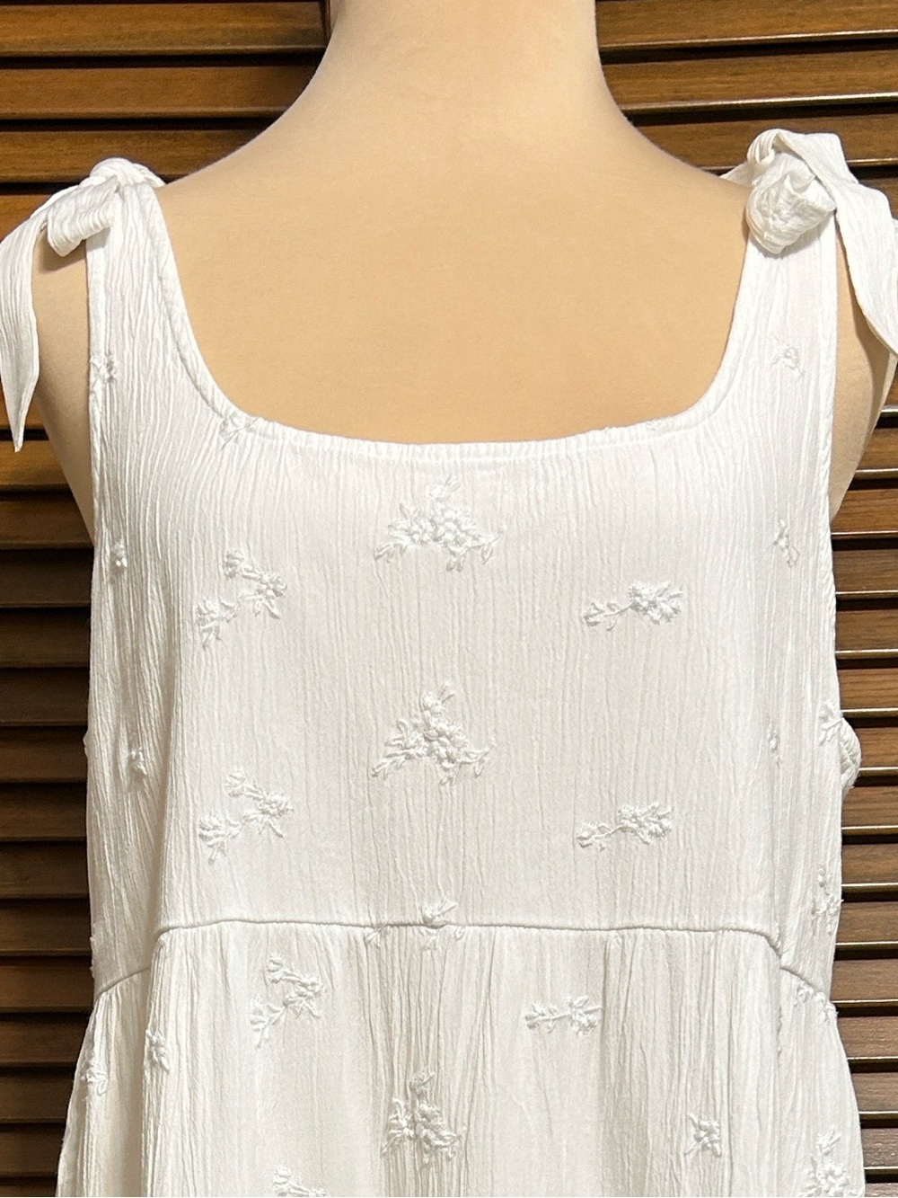 American Eagle Outfitters Embroidered White Tiered Tie-Shoulder Sundress Size M - Picture 2 of 8